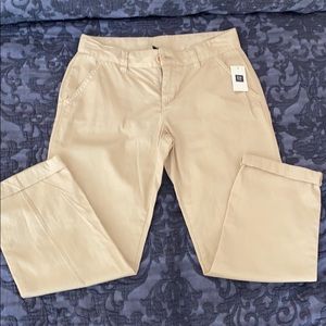 NWT GAP Cuffed Capri's